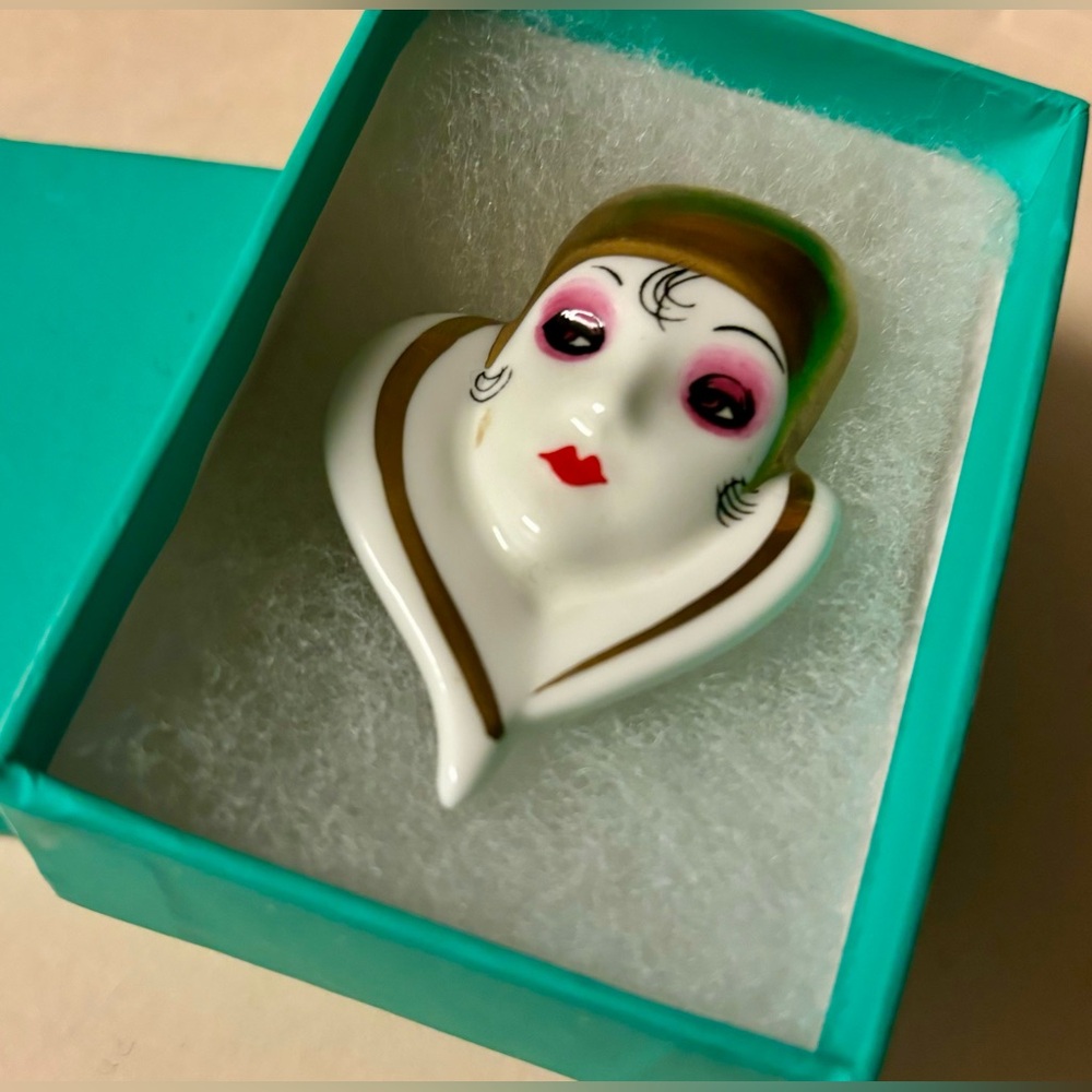 Brooche pin